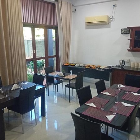 Hotel Blue Bird 尼甘布 外观 照片