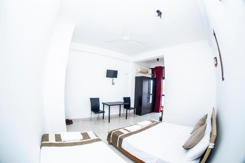 Hotel Blue Bird 尼甘布 外观 照片