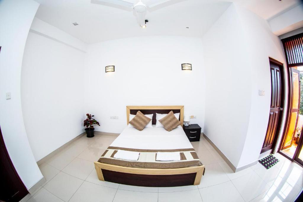 Hotel Blue Bird 尼甘布 外观 照片