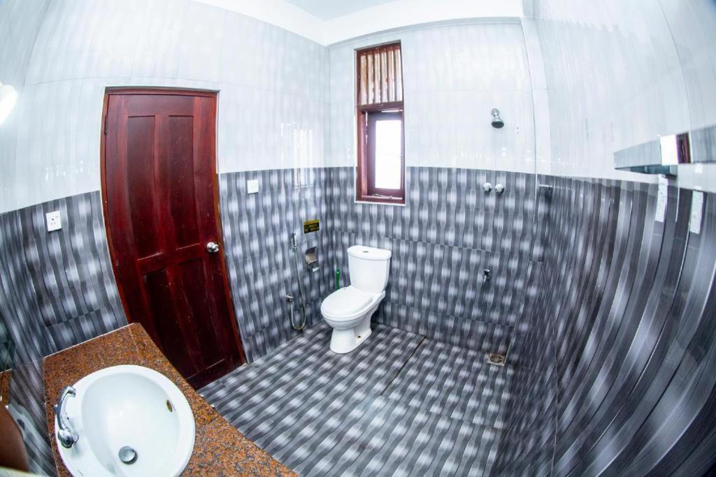 Hotel Blue Bird 尼甘布 外观 照片