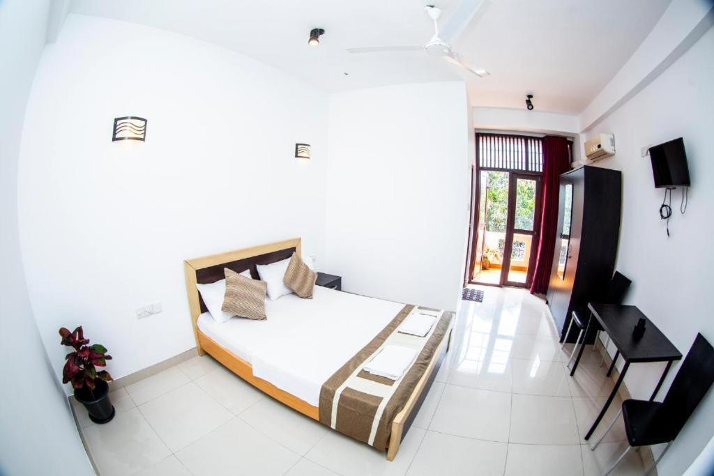 Hotel Blue Bird 尼甘布 外观 照片