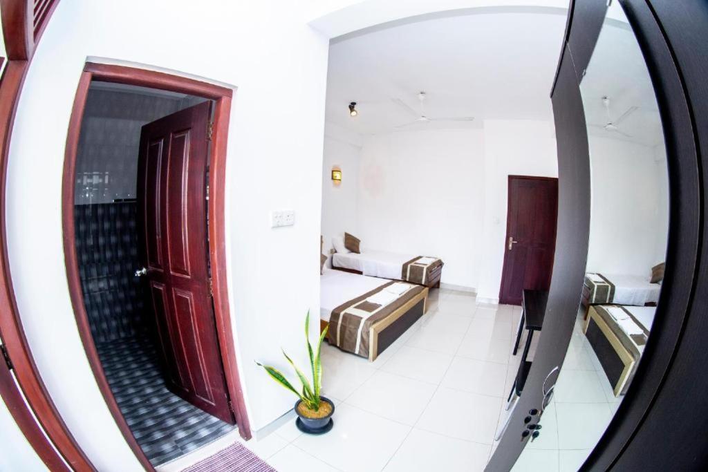 Hotel Blue Bird 尼甘布 外观 照片
