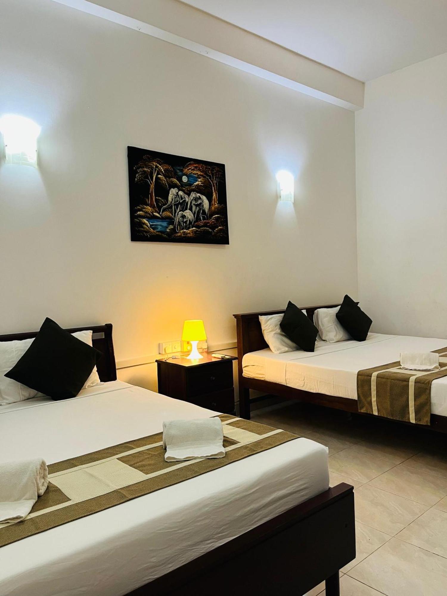 Hotel Blue Bird 尼甘布 外观 照片