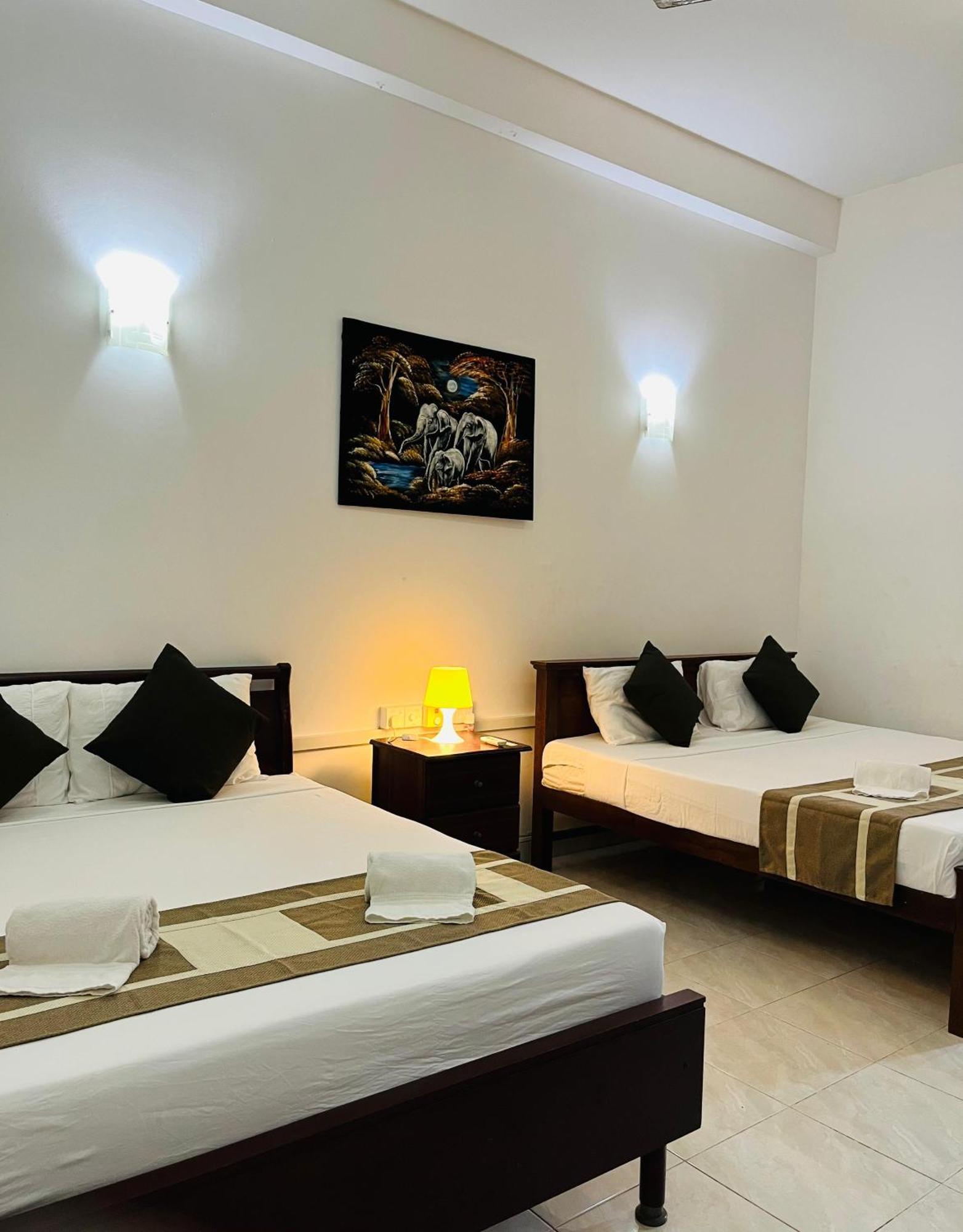 Hotel Blue Bird 尼甘布 外观 照片