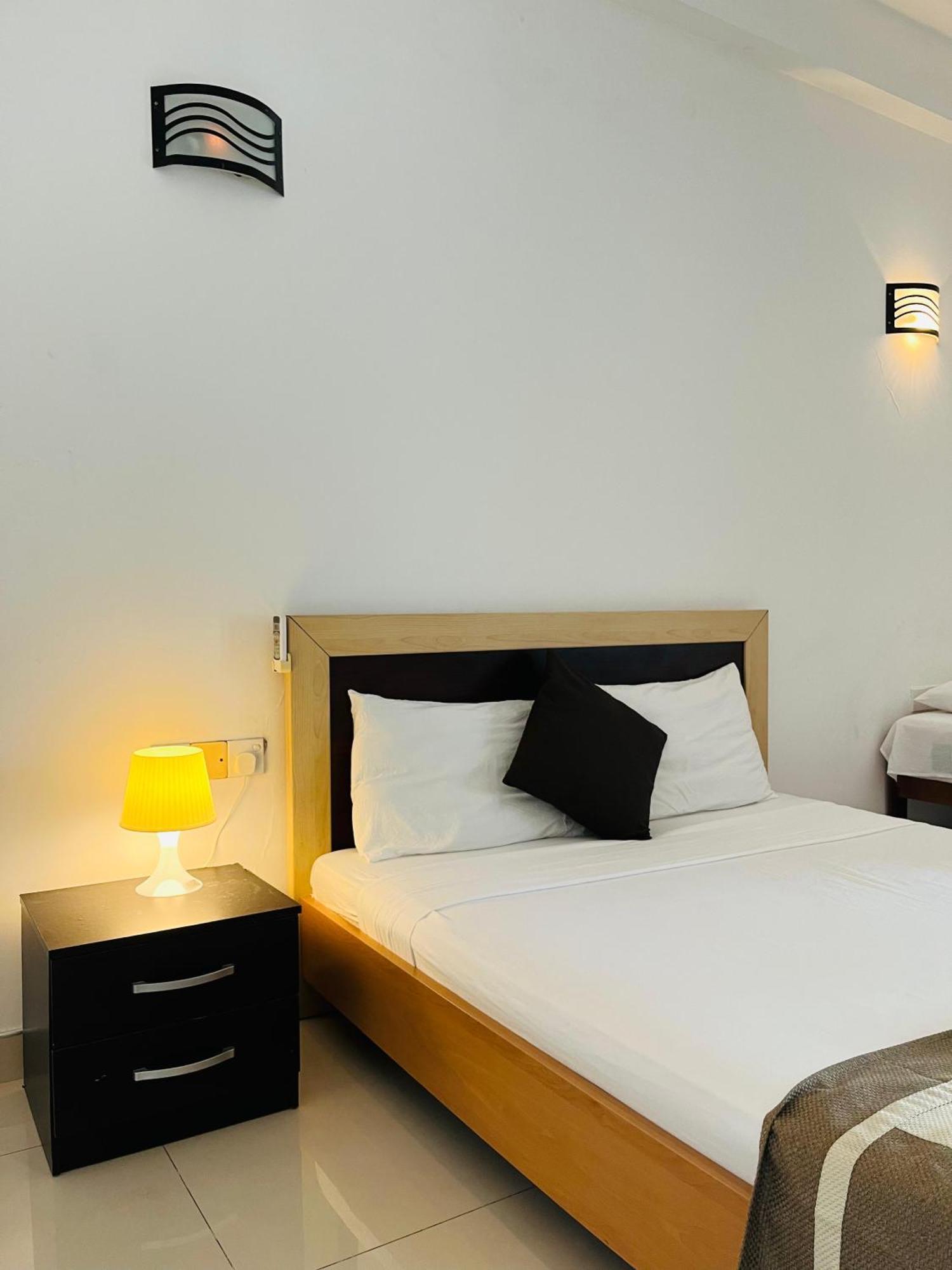 Hotel Blue Bird 尼甘布 外观 照片