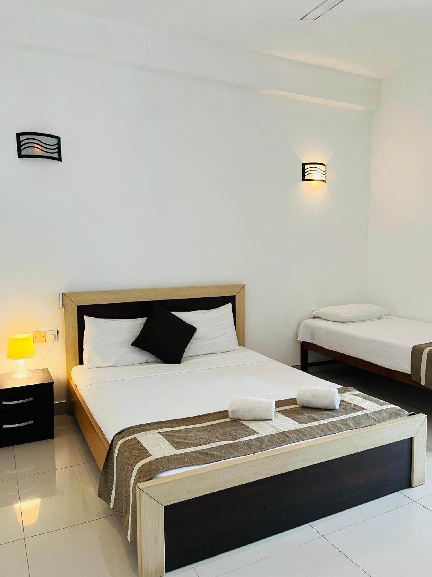 Hotel Blue Bird 尼甘布 外观 照片
