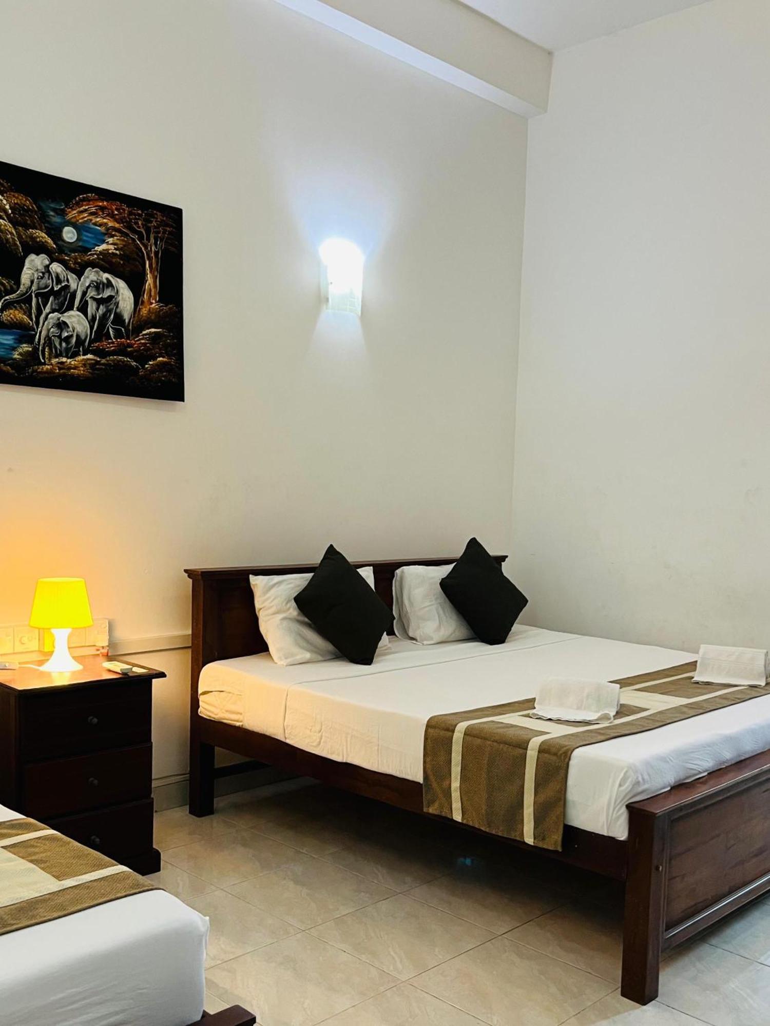 Hotel Blue Bird 尼甘布 外观 照片